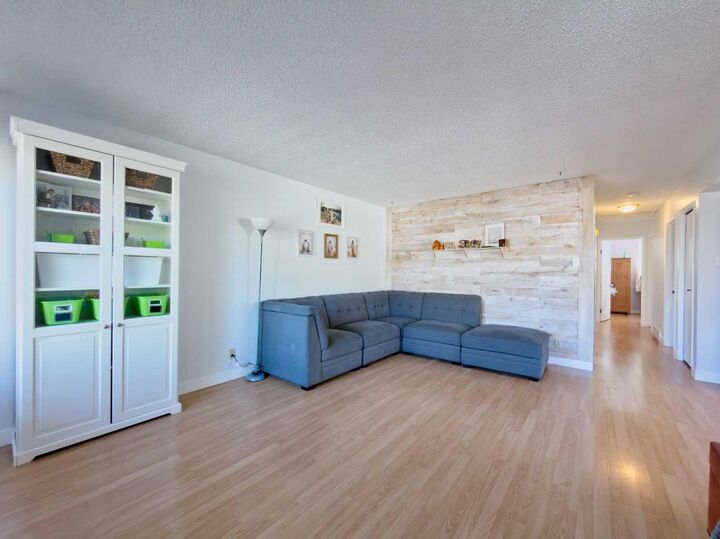 Property Photo:  8 Cayuga Crescent W  AB T1K 5H5