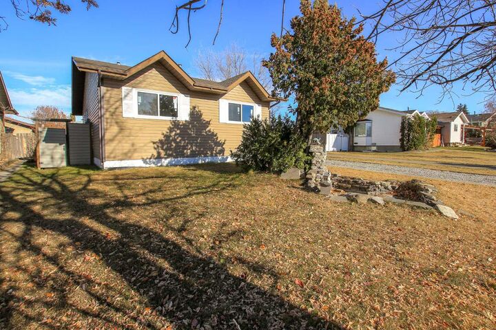 Property Photo: 69 Erickson Drive AB T4R 1X8