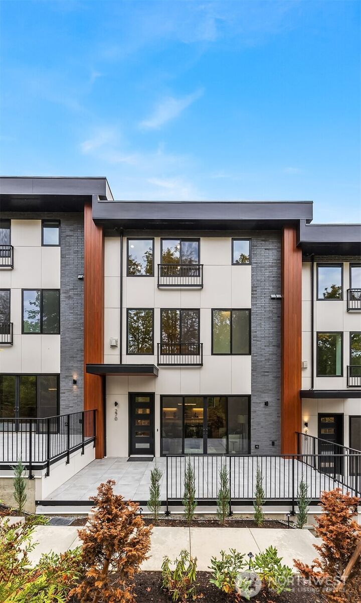 270  118th Avenue SE  Bellevue WA 98005 photo