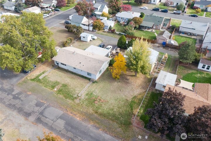 Property Photo: 1309 Umatilla Street WA 99362