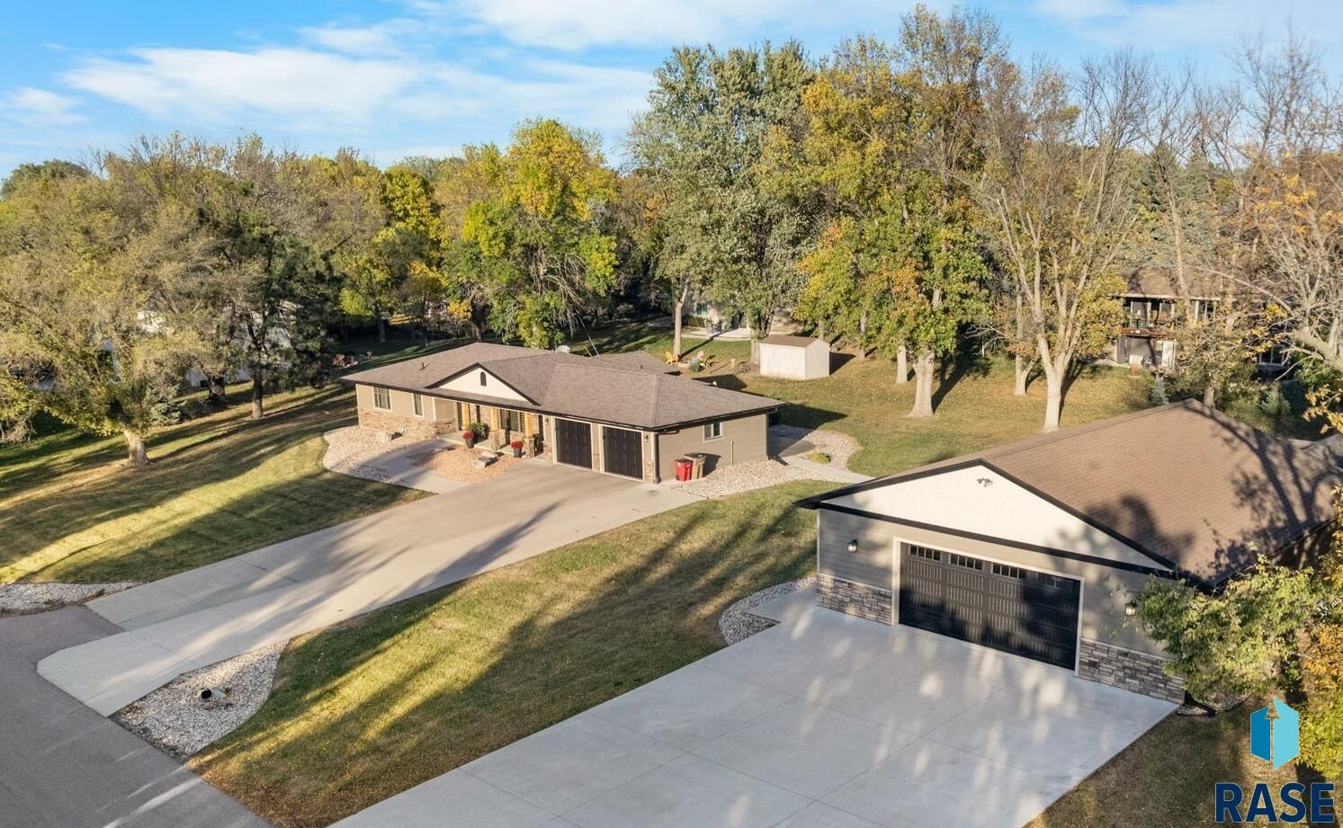 Property Photo: 2808 S Duchess Ave SD 57103