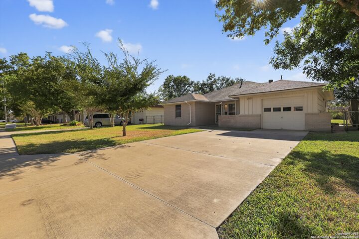 Property Photo:  119 Bois D'Arc  TX 77566 