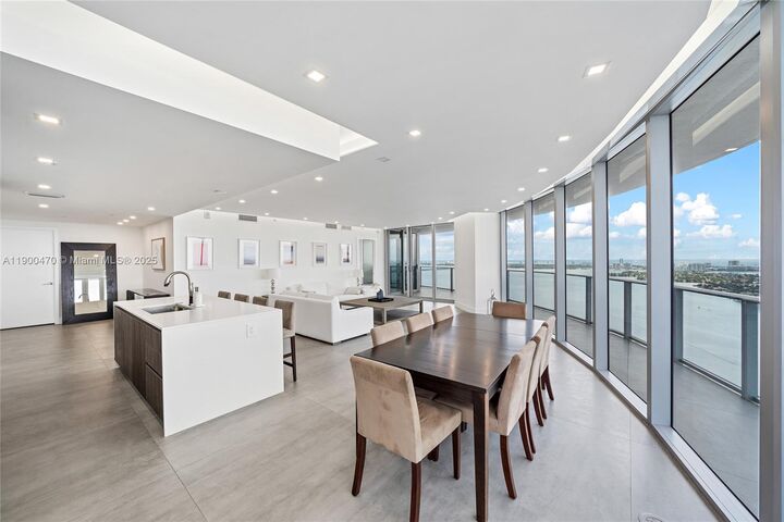 Property Photo:  488 NE 18th St 4612  FL 33132 