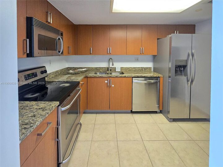 Property Photo:  3300 NE 192nd St 709  FL 33180