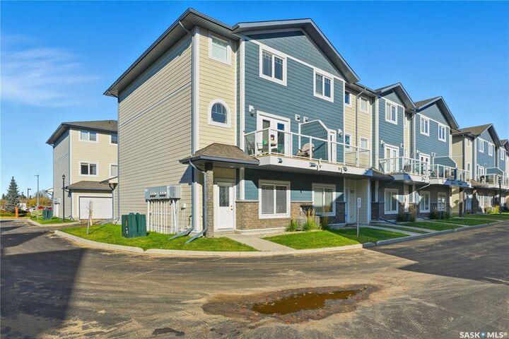 Property Photo:  212 Willis Crescent 301  SK S7T 0R7 