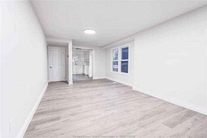 Property Photo:  920 Janette Avenue  ON N9A 5A1