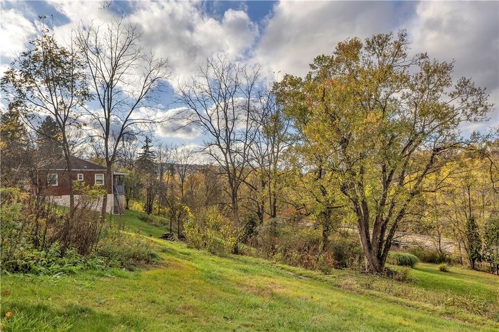 Property Photo:  20 Brokers Ln  PA 15675 