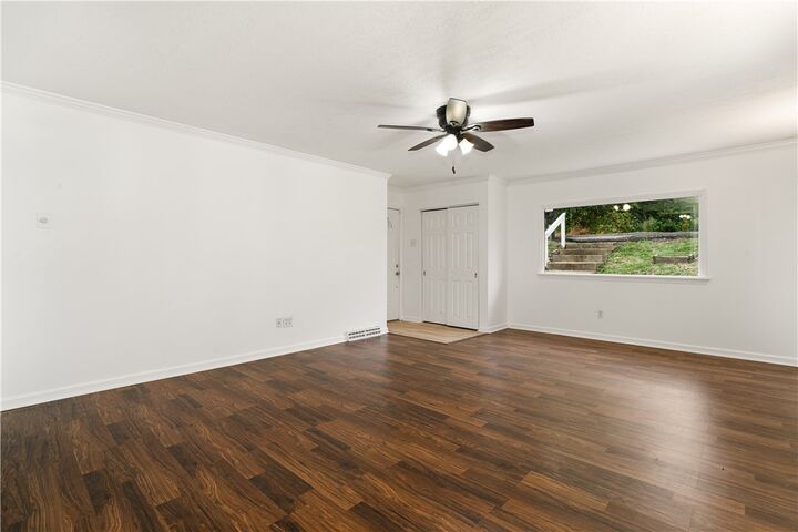 Property Photo: 876 Sylvan Ave PA 15137