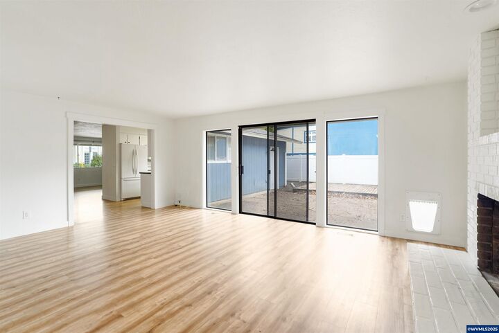 Property Photo: 115 McClaine St OR 97381