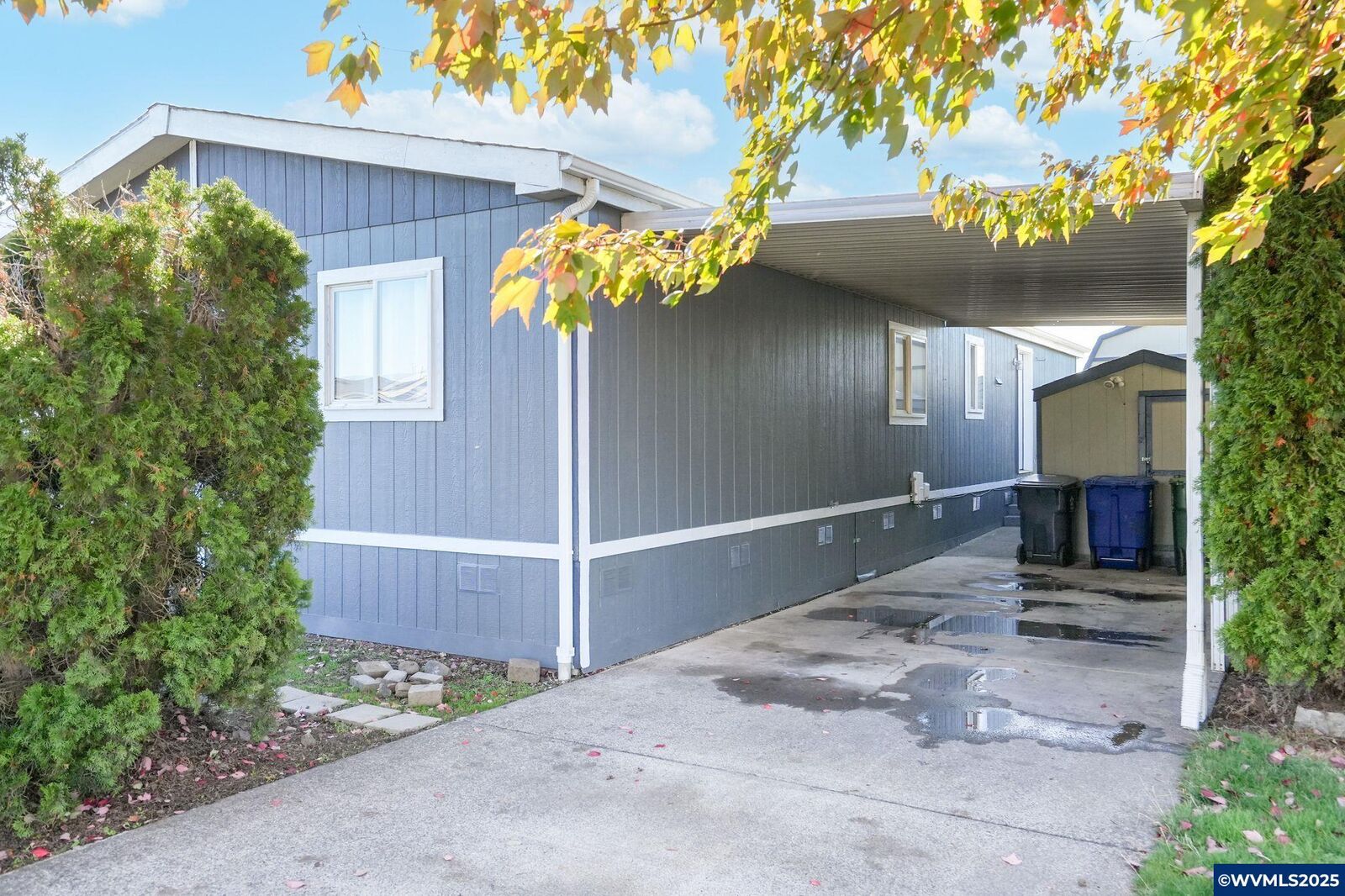 Property Photo:  925 York St 38  OR 97325 