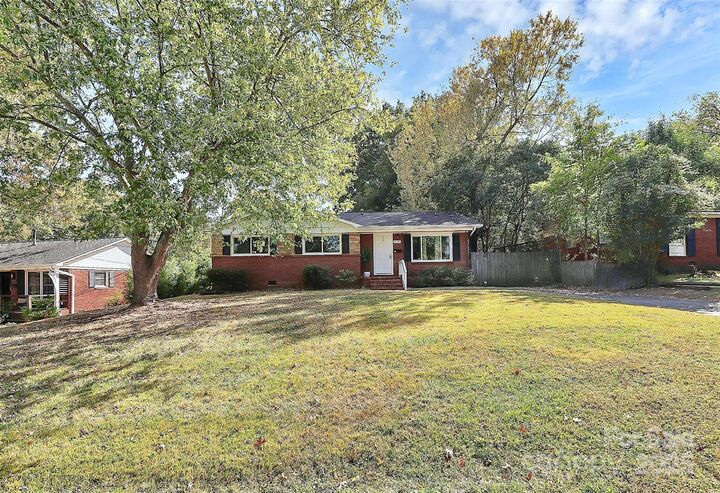 Property Photo: 1420 Starbrook Drive NC 28210