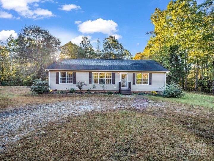Property Photo: 663 Landrum Road NC 28722