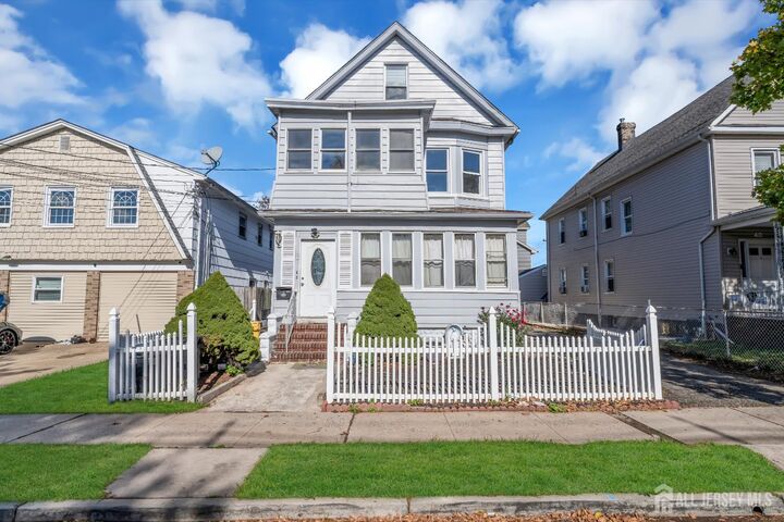 42 Pulaski Avenue  Carteret NJ 07008 photo