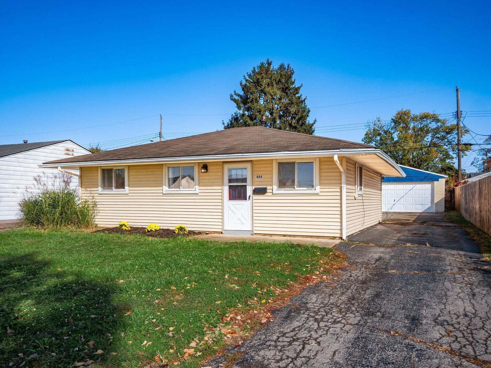 Property Photo:  884 Bruckner Road  OH 43207 