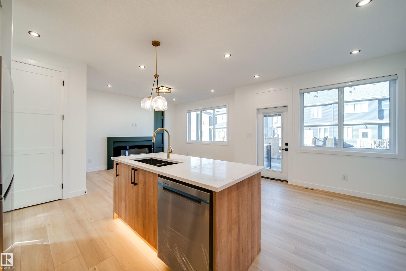 Property Photo: 20 Blackbird Bend AB T8L 0G6