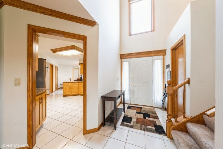 Property Photo: 1232 Bellevue Drive 1 IL 60115