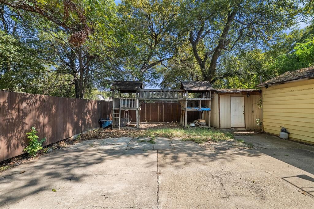 Property Photo:  518 Red Bud Lane  TX 75211 