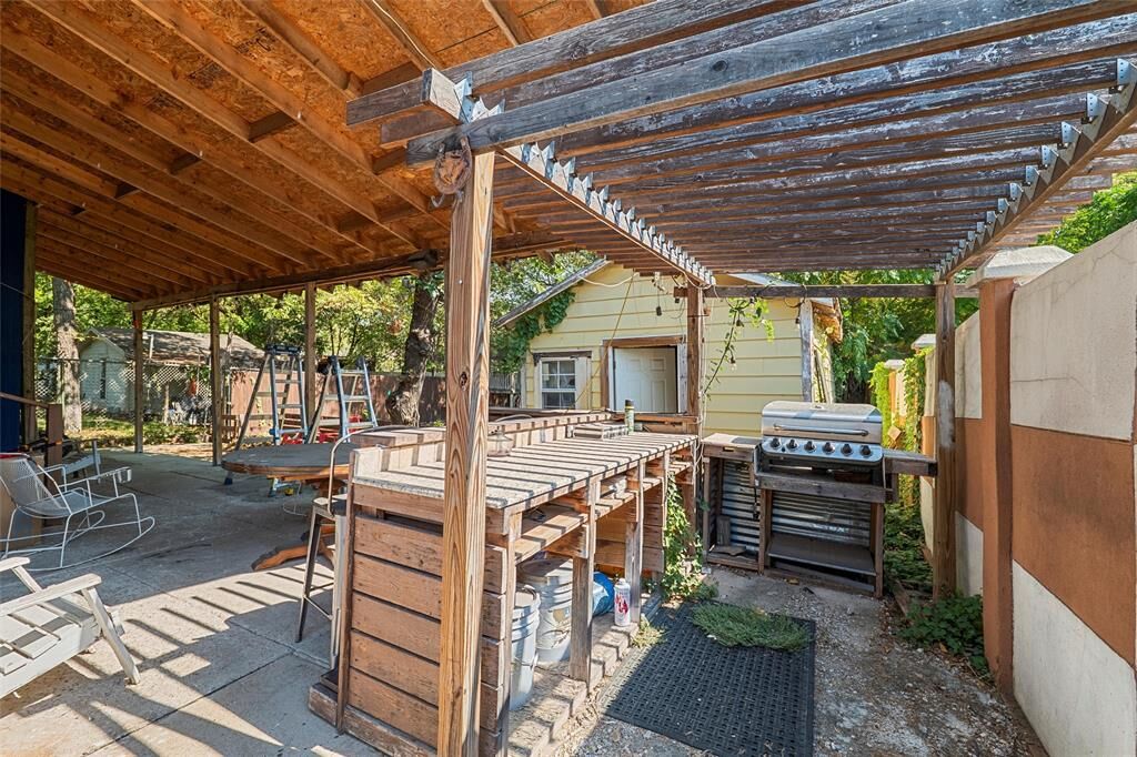 Property Photo:  518 Red Bud Lane  TX 75211 