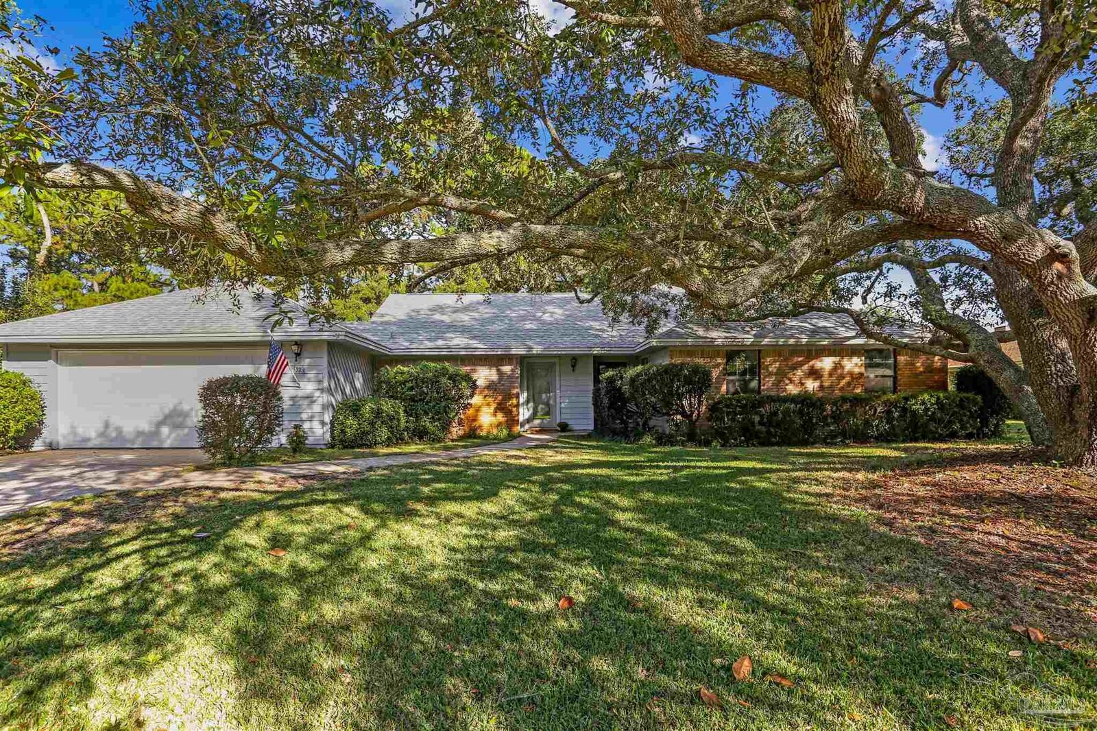 Property Photo: 1328 Tiger Ln FL 32563