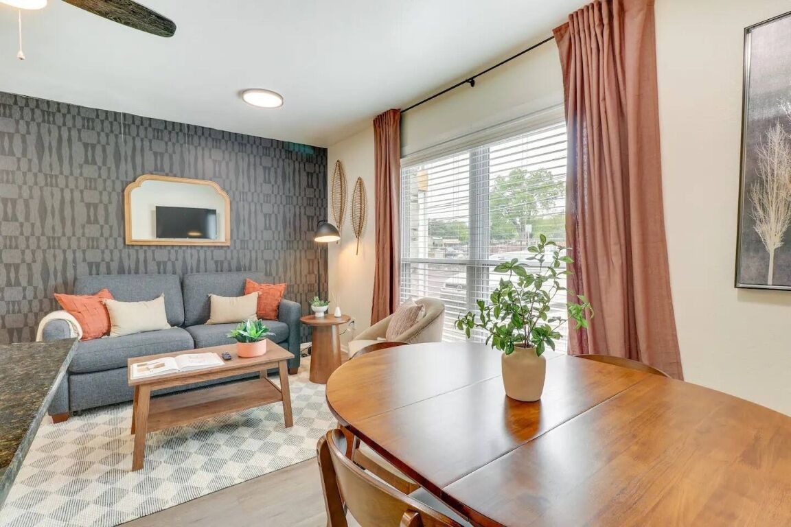 Property Photo:  2401 Manor Rd 129  TX 78722 