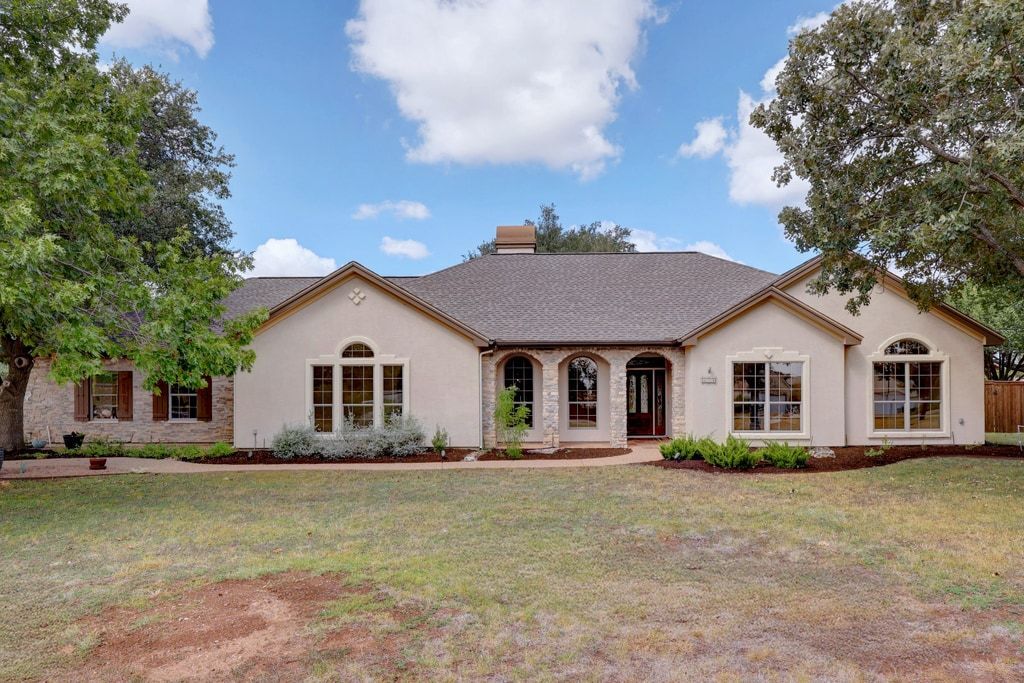 Property Photo:  419 Allen Circle  TX 78633