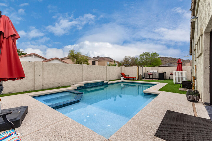 Property Photo:  6608 W Saguaro Park Lane  AZ 85310