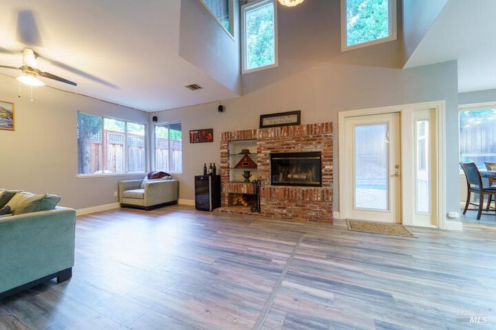 Property Photo:  642 White Oak Lane  CA 95687
