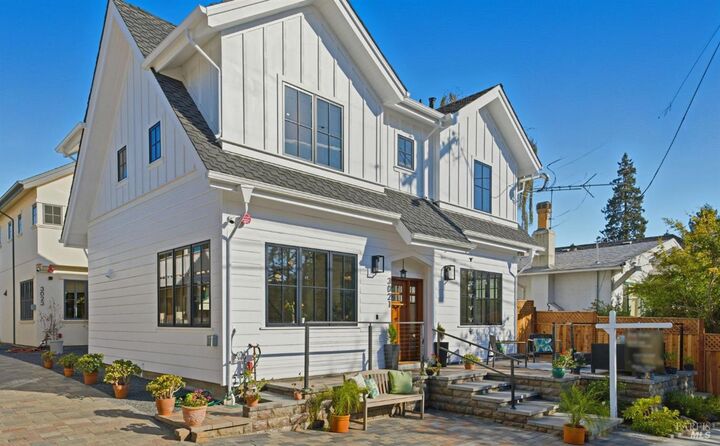 Property Photo:  3021 Bateman Street  CA 94705 