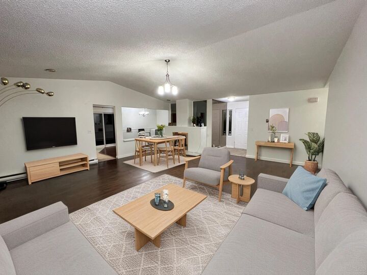 Photo de la propriété: 8846 Queen Mary Boulevard BC V3V 6X2