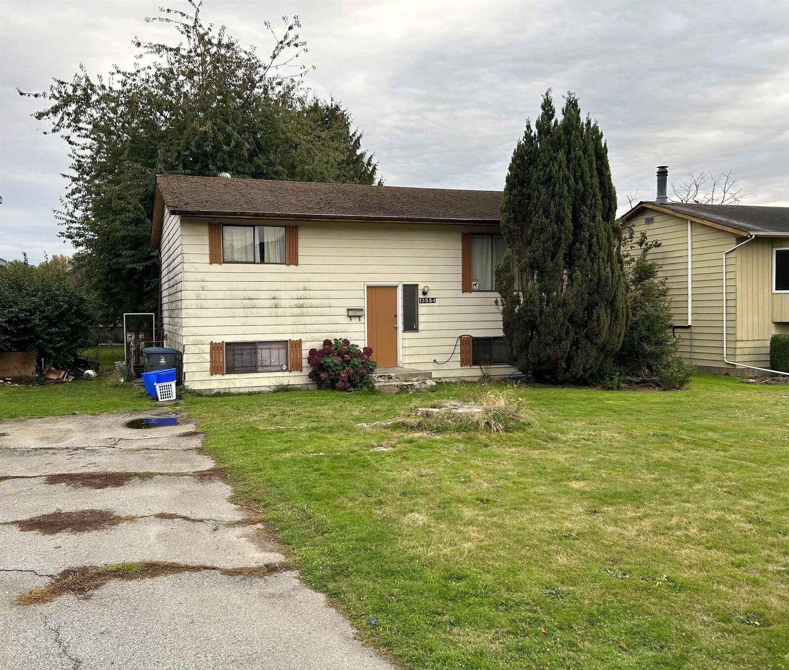 Property Photo: 13854 89A Avenue BC V3V 6K9