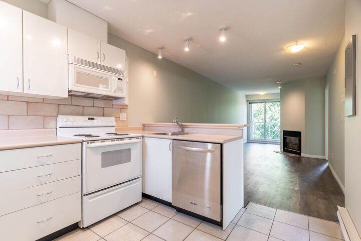 Property Photo:  528 Rochester Avenue 404  BC V3K 7A5