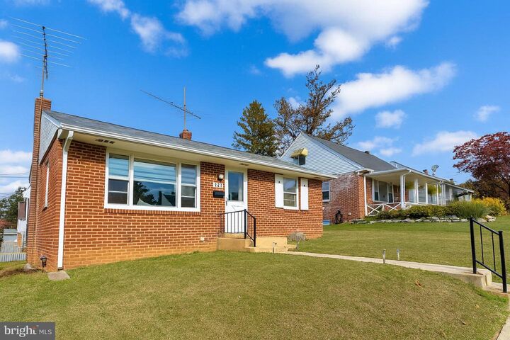 Property Photo:  927 Rolridge Avenue  PA 17603