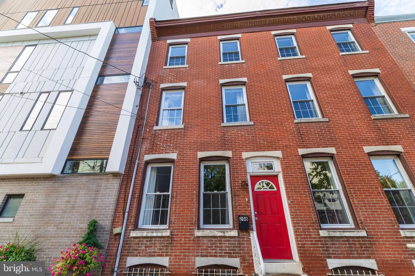 Property Photo:  208 W Laurel Street  PA 19123