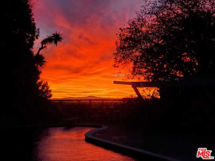 1052 Tellem Dr  Pacific Palisades CA 90272 photo