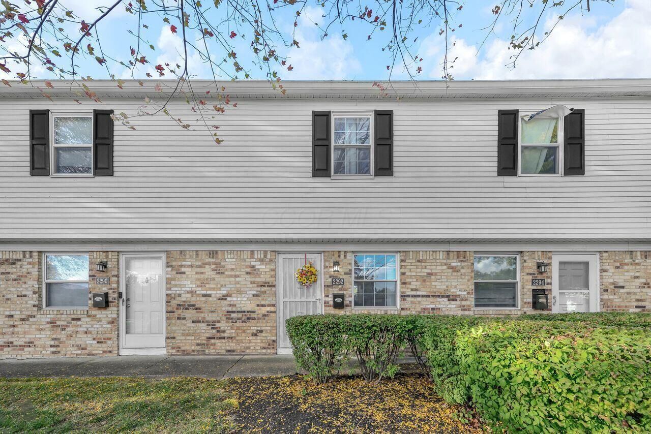 Property Photo: 2292 Laurelwood Drive OH 43229