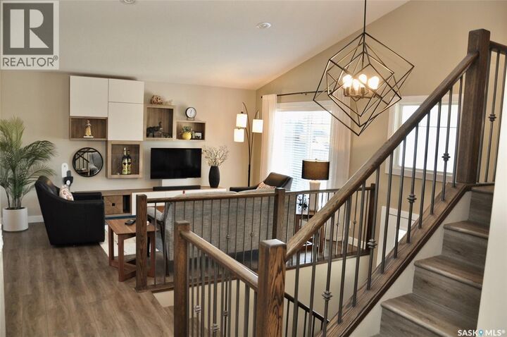 Property Photo:  303 Roy Crescent  SK S7W 0L1