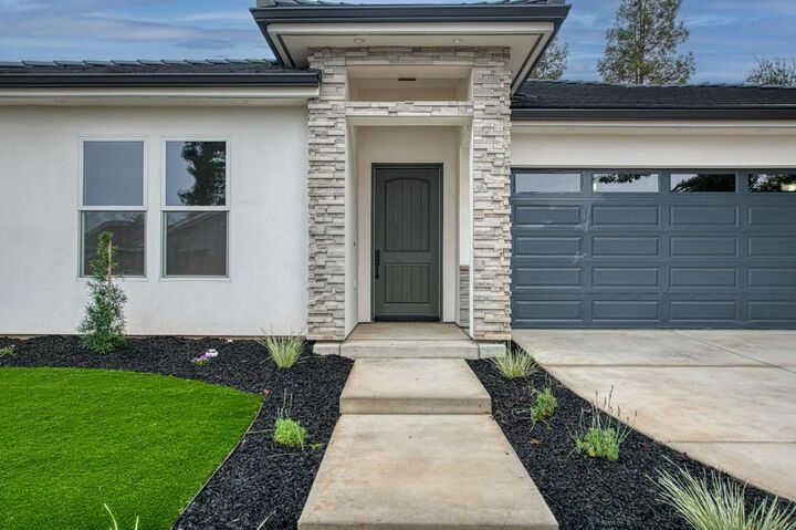 Property Photo:  5688 W Mesa Avenue  CA 93722