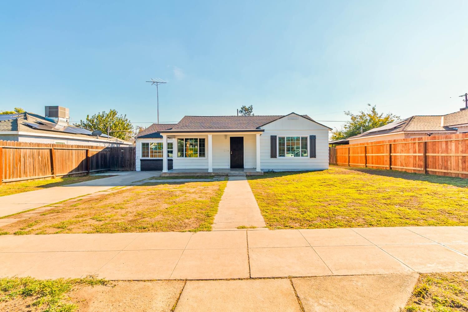Property Photo:  1545 W Fountain Way  CA 93705 