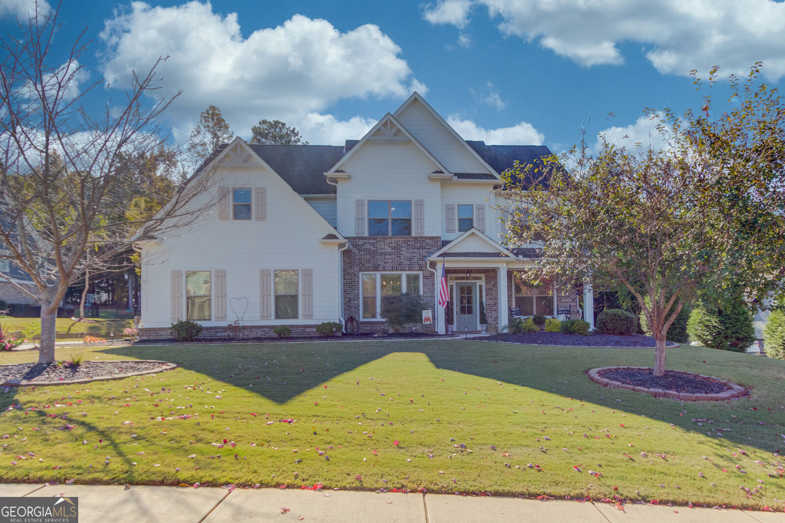 Property Photo: 1211 Sterling Lake Drive GA 30549