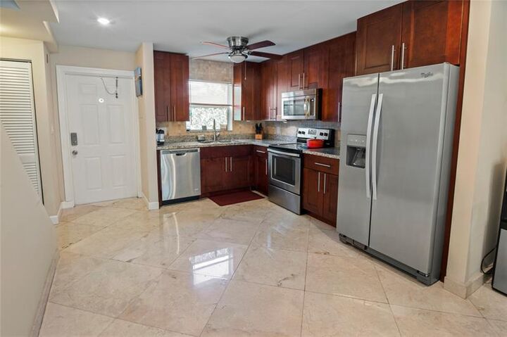 Property Photo:  811 W Oakland Park Blvd F4  FL 33311 