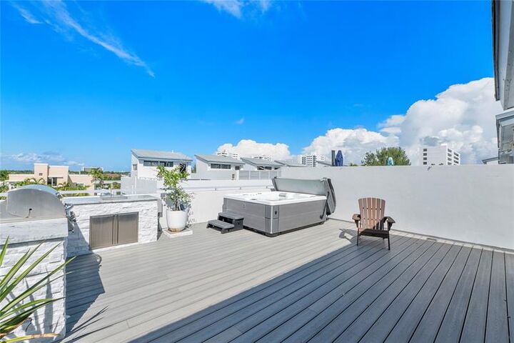 Property Photo: 3270 NE 15th St FL 33062
