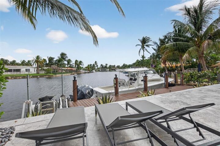 Property Photo: 160 SE 3rd Ct FL 33060
