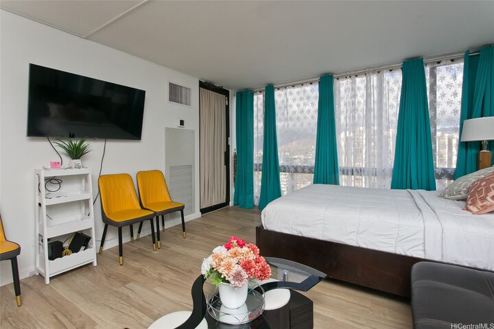 Property Photo: 229 Paoakalani Avenue 2305(Nuc) HI 96815