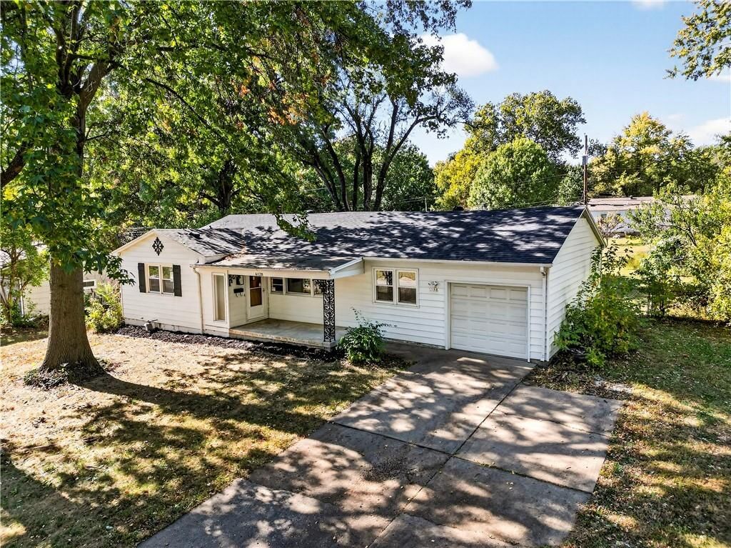 Property Photo:  6128 Ralston Avenue  MO 64133 