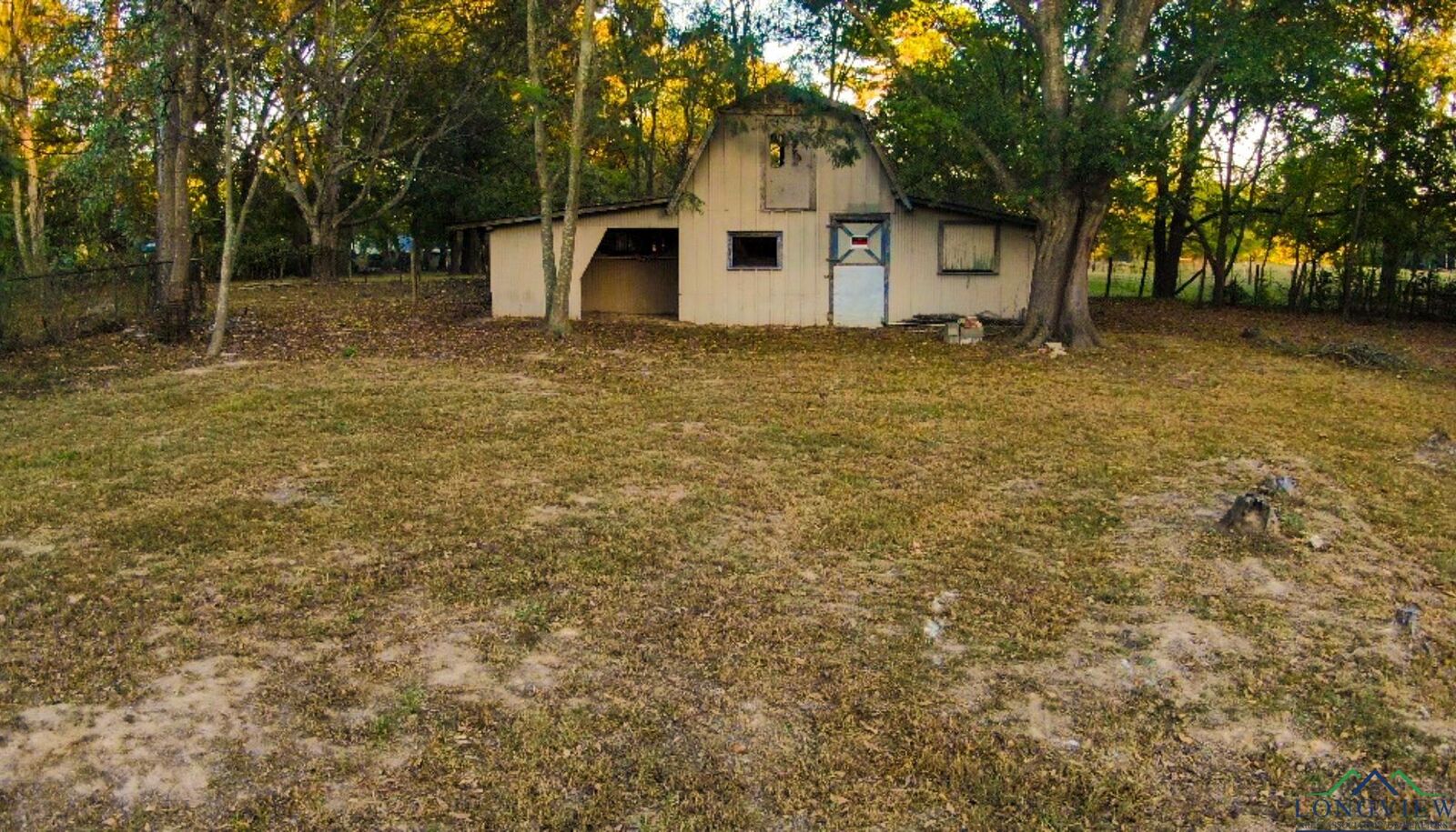 Property Photo:  640 N Pearl St  TX 75755