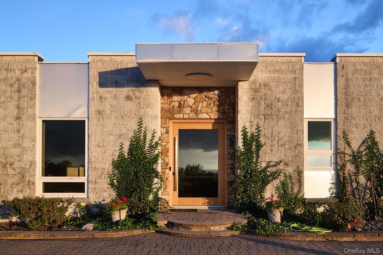 Property Photo:  27 Westview Drive  NY 12589 