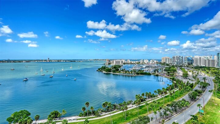 Property Photo: 605 S Gulfstream Avenue 12 FL 34236