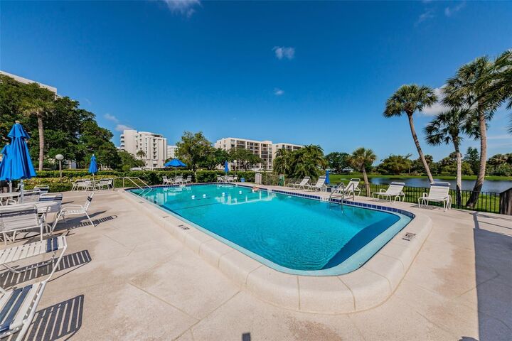 Property Photo:  220 Belleview Boulevard 305  FL 33756