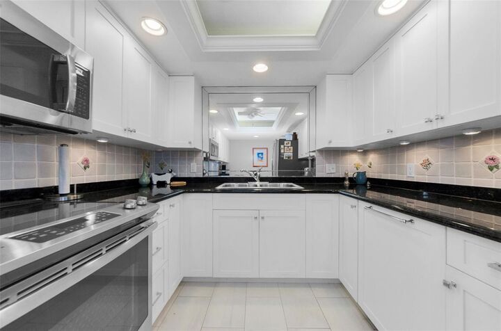 Property Photo:  220 Belleview Boulevard 305  FL 33756