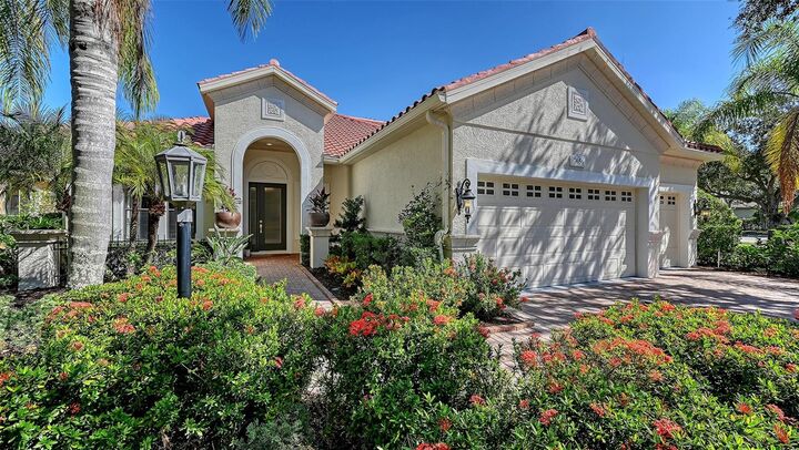 Property Photo:  7656 Portstewart Drive  FL 34202